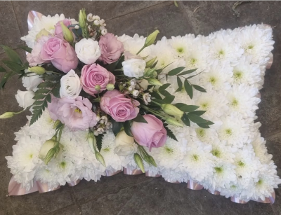 Based pillow - Pink - Based pillow pink and white spray or colours of your choice. Based pillow - Pink - Based pillow pink and white spray or colours of your choice.