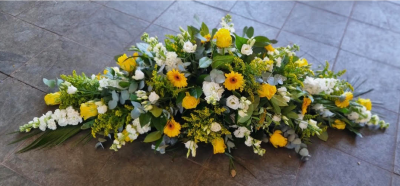Yellow spray - Yellow and white or colours of your choice
This can be made in all roses at an extra cost of £150 Yellow spray - Yellow and white or colours of your choice
This can be made in all roses at an extra cost of £150